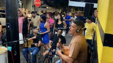 Na Vila Planalto, Juninho Canhoto faz a roda de samba mais raiz da cidade