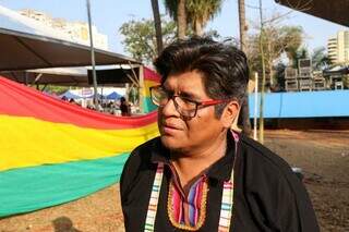  Orlando Trupo, 41 anos, presidente do centro cultural boliviano e organizador do evento (Foto: Henrique Kawaminami)