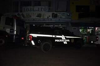 Viatura da polícia em frente ao local onde ocorreu o crime. (Foto: O Correio News)