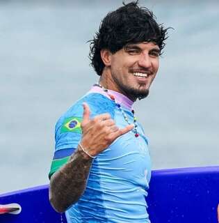 Gabriel Medina fica com o bronze no surf olímpico 