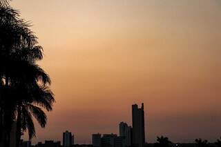 Céu aberto visto do bairro Vivendas do Bosque, na Capital (Foto: Henrique Kawaminami)