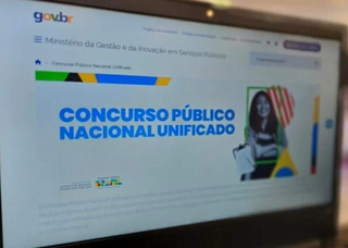 Leitora acessa o portal do candidato, dentro da plataforma gov.br. (Foto: Reprodução)