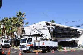 Energisa já trabalha na recuperação dos fios danificados (Foto: Paulo Francis)