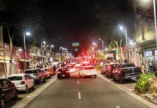 De rua &#34;deserta&#34;, 14 de Julho está revivendo com movimentação noturna em bares (Foto: Juliano Almeida)