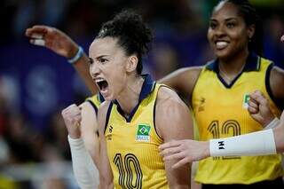 Gabi comemora ponto brasileiro no vôlei (Foto:  Alexandre Loureiro/COB)