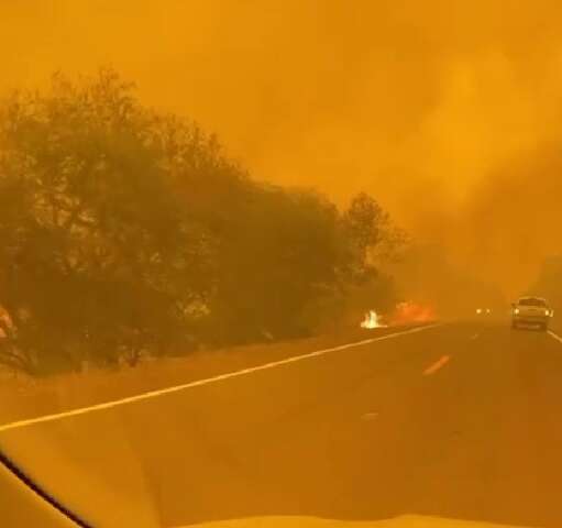 Impressionante: queimadas mudam a cor do c&eacute;u de Miranda e BR-262 &eacute; interditada