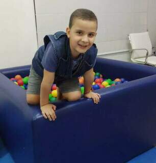 Davi, filho de Eliane, durante sessão de terapia. (Foto: Arquivo pessoal)