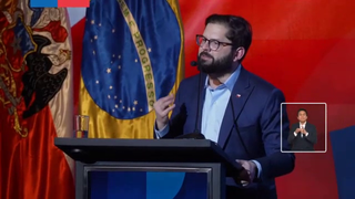 O presidente chileno, Gabriel Boric, durante discurso em fórum econômico. (Foto: Reprodução/YouTube)