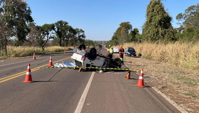 Policial militar morre em acidente envolvendo caminhonete e carro 