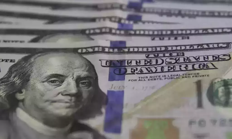 Dólar à vista tem a primeira queda da semana, cotado a R$ 5,65