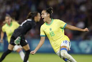 Atacante Gabi Portilho comemora gol da classificação brasileira (Foto: Rafael Ribeiro/CBF)