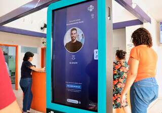 Com totem e biometria facial, Capital inova em posto de sa&uacute;de inteligente