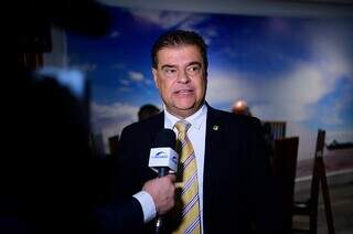 Autor do projeto, o senador Nelsinho Trad durante entrevista no Senado (Foto: Pedro França/Agência Senado)