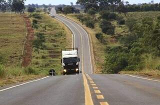 Movimentação na MS-395, trecho que fará parte do pacote de concessão de rodovias (Foto: Edemir Rodrigues)