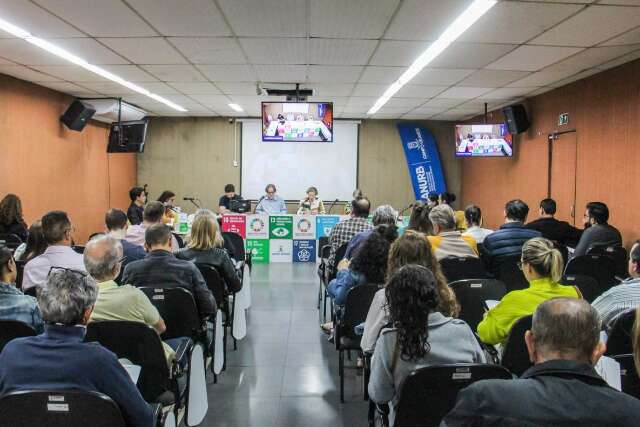 Estudo prev&ecirc; livrar pequenos com&eacute;rcios de alvar&aacute;