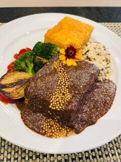 Novotel lan&ccedil;a novo card&aacute;pio MS com Chef Caslu, restaurante &eacute; aberto ao p&uacute;blico 