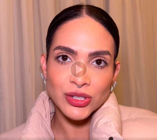 Cantora revela sufoco para shows ao assumir namoro com uma mulher
