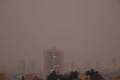 Campo Grande amanhece tomada por fuma&ccedil;a das queimadas, mas com chance de chuva