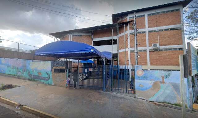 &quot;Fomos avisados por status&quot; diz pais em novo adiamento da volta &agrave;s aulas