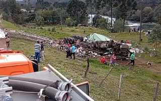 Freio de carreta falha e motorista de MS morre em acidente impressionante