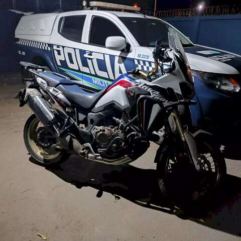 &quot;Randandan&quot; com moto furtada tem persegui&ccedil;&atilde;o e 2 autuados por recepta&ccedil;&atilde;o