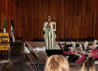 Djamila RIbeiro durante evento da Polícia Civil em Campo Grande. (Osmar Veiga)