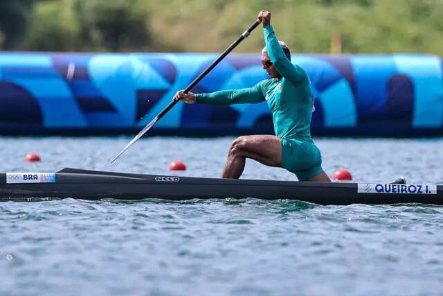 Isaquias Queiroz conquista a medalha de prata para o Brasil na canoagem