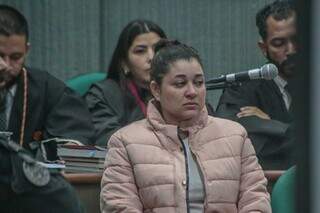 Karolina no banco dos réus durante o julgamento desta sexta-feira (Foto: Marcos Maluf)