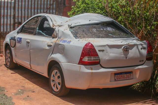 Taxista que teve o ganha-p&atilde;o destru&iacute;do por &aacute;rvore pede indeniza&ccedil;&atilde;o de R$ 54 mil 