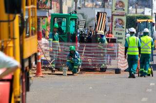 Obra de instalação de gás natural na Avenida Gunther Hans (Foto: Divulgação/MSGás)