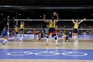 Seleção feminina de vôlei garantiu medalha de bronze após vencer a Turquia. (Foto: CBV)