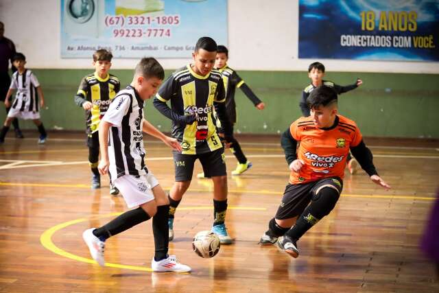 Com tr&ecirc;s jogos, Copa Pelezinho tem 38 gols marcados neste s&aacute;bado