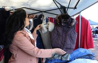 Colete de R$ 45 é mais uma peça que está à venda no bazar. (Foto: Osmar Veiga)