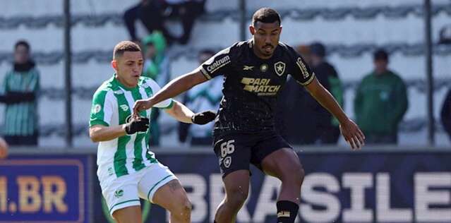 Derrotado pelo Juventude, Botafogo mant&eacute;m lideran&ccedil;a do Brasileir&atilde;o