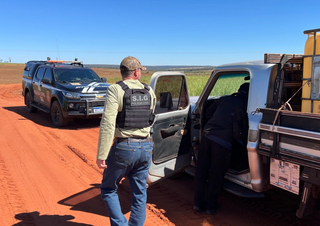 Caminhonete usada na fuga foi encontrada em estrada vicinal. (Foto: Reprodução/Polícia Civil)