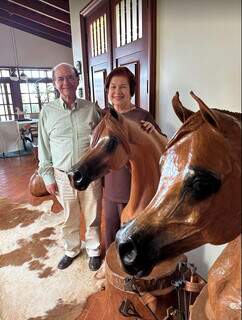 Laucídio Coelho Neto e sua esposa Inês, anfitriões da família e proprietários do Haras Engenho.