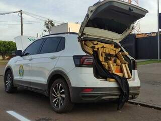 No carro estava apenas o motorista e 1.060 Kg de maconha (Foto: Divulgação PRF)