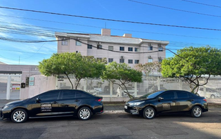 Viaturas do Gaeco durante cumprimento de mandados na manhã desta terça-feira (Foto: reprodução) 