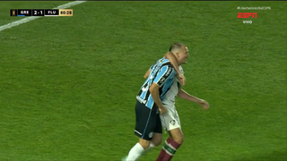 O zagueiro do Grêmio, Rodrigo Ely, durante lance que resultou em expulsão no Estádio Couto Pereira. (Foto: Reprodução/ESPN)