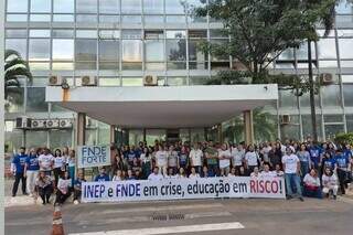 Servidores do Inep e do FNDE durante ato realizado nesta quarta-feira (Foto: Reprodução FNDEForte)