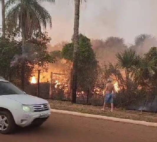 Inc&ecirc;ndio atinge reserva ambiental no Z&eacute; Pereira