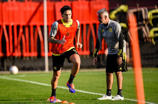 Atacante Pedro em atividade física no CT do Flamengo (Foto: Marcelo Cortes/CRF)