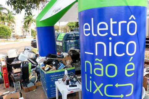 Em 24h, drive-thru recebe duas toneladas de material eletrônico