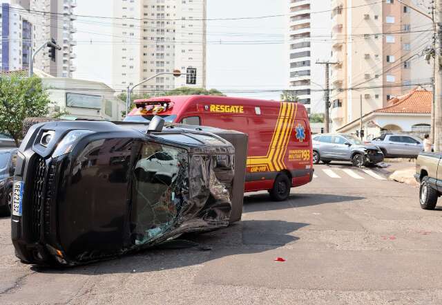 Colis&atilde;o envolvendo SUV provoca capotagem de S10 no S&atilde;o Francisco