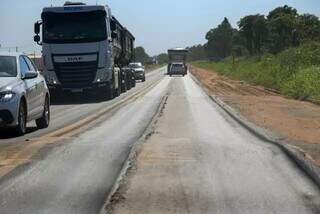 BR-262 e o tráfego pesado, que deteriora a pista e sobrecarrega o trânsito (Foto: Arquivo/ Paulo Francis)