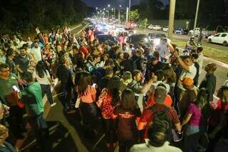 Movimentação de apoiadores da chapa da progressista Adriane Lopes, na Avenida Fadel Tajher Iunes. (Foto: Enryck Sena)