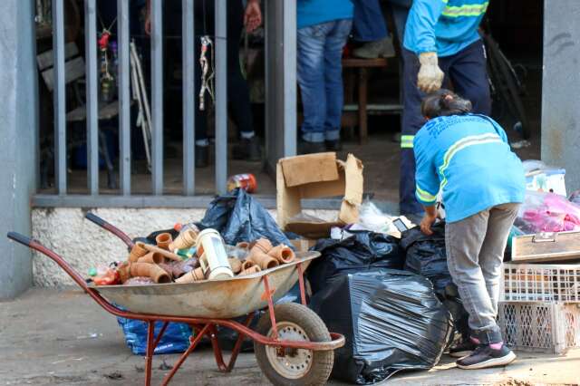 Mutir&atilde;o retirou 6 caminh&otilde;es de lixo de acumulador e servi&ccedil;o ainda n&atilde;o acabou