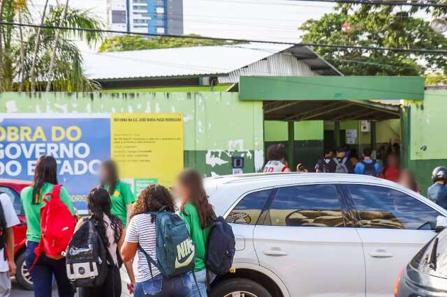 Alunos passam mal em sala com ventiladores estragados