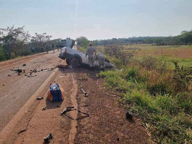 Motorista morre ap&oacute;s bater de frente em carreta na BR-267