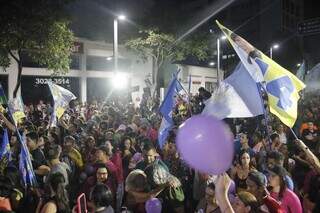 Apoiadores da Rose Modesto em evento de lançamento na Rua 14 de Julho (Foto: Paulo Francis)